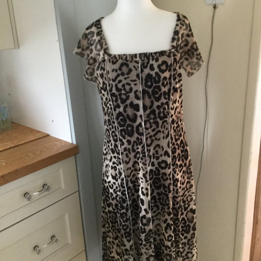 Artex Animal print dress fully lined measures 16 pit to pit